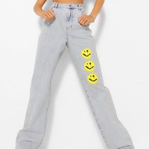Smiley spray paint jeans